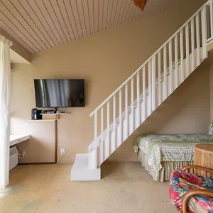 Apartment 126 West, Kahuku